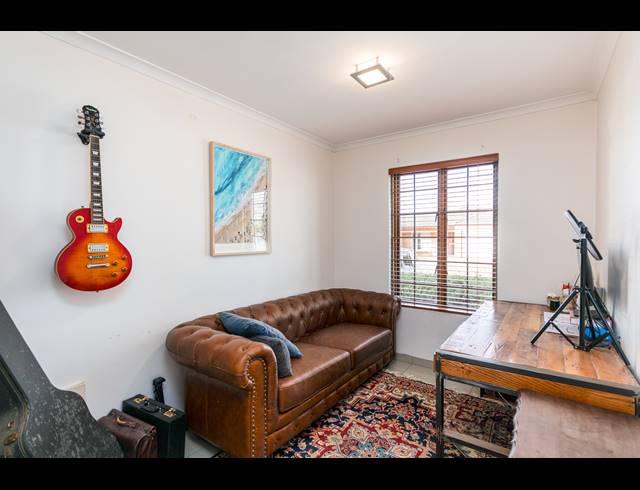 3 BEDROOM HOUSE FOR SALE IN WEST BEACH